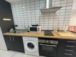 Kuchnia lub aneks kuchenny w obiekcie Benidorm JL 1 y 2