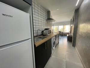 Kuchnia lub aneks kuchenny w obiekcie Benidorm JL 1 y 2