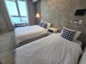 Postel nebo postele na pokoji v ubytování 라비앙즈-Raviens-Elliy's Room