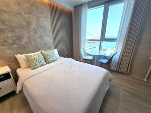 Postel nebo postele na pokoji v ubytování 라비앙즈-Raviens-Elliy's Room