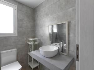 Kúpeľňa v ubytovaní Beautiful Athenian apartment with terrace