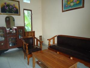 Ein Sitzbereich in der Unterkunft Kenari House