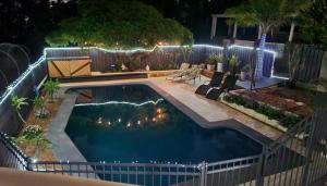 uma piscina num quintal à noite em Tree Lights Stay - Relaxing, Private Guest Suite em Perth