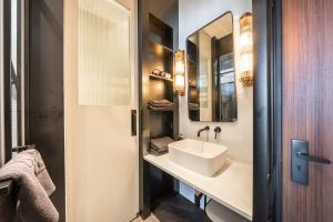 a bathroom with a sink and a mirror at Junibino Hotel Hongdae in Seoul