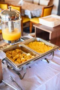 Makanan di atau berdekatan hotel