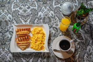 Pilihan sarapan tersedia untuk tetamu di Cabin Renty Beach
