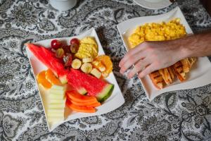 Makanan di atau berdekatan hotel
