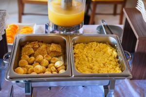Makanan di atau berdekatan hotel