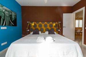 Ein Bett oder Betten in einem Zimmer der Unterkunft Africa Master Suite
