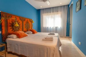 Ein Bett oder Betten in einem Zimmer der Unterkunft Africa Master Suite