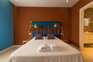 Ein Bett oder Betten in einem Zimmer der Unterkunft Africa Master Suite
