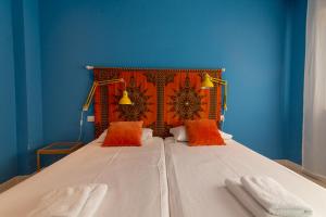 Ein Bett oder Betten in einem Zimmer der Unterkunft Africa Master Suite