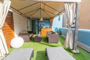 Ein Sitzbereich in der Unterkunft Africa Master Suite