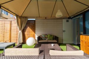 Ein Sitzbereich in der Unterkunft Africa Master Suite