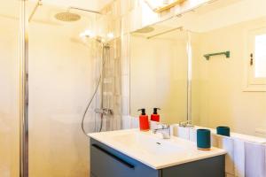 Zdjęcie z galerii obiektu Enjoy - Oasis con piscina y a metros del mar w mieście Son Xoriguer