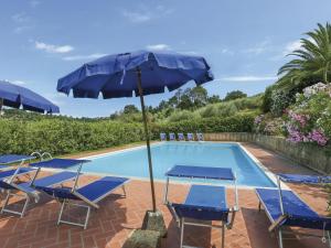 Πισίνα στο ή κοντά στο Apartment Carbonaia - PAA134 by Interhome