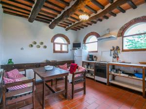 Η κουζίνα ή μικρή κουζίνα στο Holiday Home Podere Piastriccio - Apt-Piccolo by Interhome