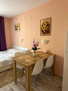 Postel nebo postele na pokoji v ubytování Studio Sveti Vlas SEA BREEZE 3 + 4 fotografie