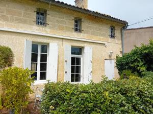 an old house with white doors and windows at Maison de charme-Castillon-St-Emilion in Saint-Magne-de-Castillon