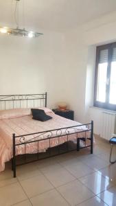 מיטה או מיטות בחדר ב-One bedroom apartement at Civitanova Marche 200 m away from the beach