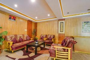 Posezení v ubytování FabHotel Roshan Residency - Nr Kurinji Andavar Temple