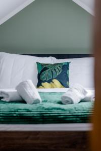Postel nebo postele na pokoji v ubytování UNiQE I 115qm I 3 Schlafzimmer I Nähe Messe