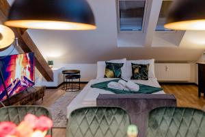 Postel nebo postele na pokoji v ubytování UNiQE I 115qm I 3 Schlafzimmer I Nähe Messe
