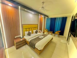Postel nebo postele na pokoji v ubytování Hotel Delhi Pride, Karol Bagh