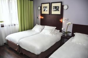 Postel nebo postele na pokoji v ubytování Hôtel Du Centre Annemasse