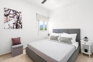 Postel nebo postele na pokoji v ubytování Plumeria Apartment Sitia