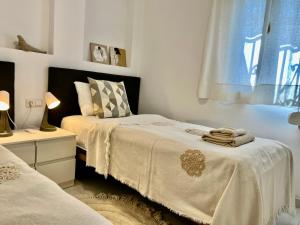 Postel nebo postele na pokoji v ubytování 2 bedroom apartment walking distance to the beach + 21 fotografií