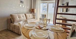 Posedenie v ubytovaní Holiday Home SLAVIA NEW 11 z antresolą i balkonem przy plaży