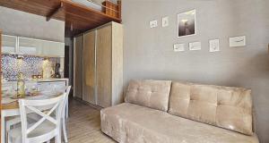Posedenie v ubytovaní Holiday Home SLAVIA NEW 11 z antresolą i balkonem przy plaży