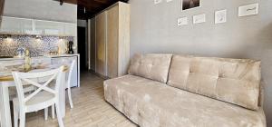 Posedenie v ubytovaní Holiday Home SLAVIA NEW 11 z antresolą i balkonem przy plaży