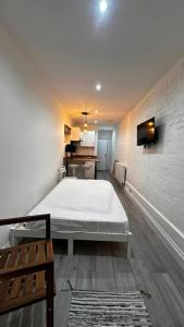 Katil atau katil-katil dalam bilik di Private Studio in Greenwich London SE7