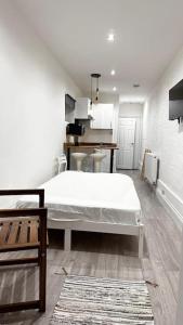 Katil atau katil-katil dalam bilik di Private Studio in Greenwich London SE7