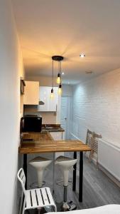 Dapur atau dapur kecil di Private Studio in Greenwich London SE7