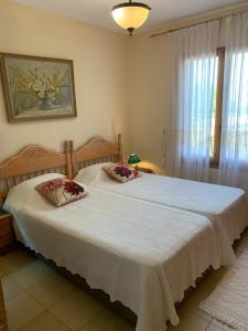 Łóżko lub łóżka w pokoju w obiekcie Villa Alexandra Calpe