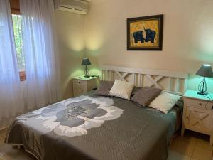 Łóżko lub łóżka w pokoju w obiekcie Villa Alexandra Calpe