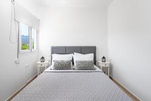 Postel nebo postele na pokoji v ubytování Plumeria Apartment Sitia