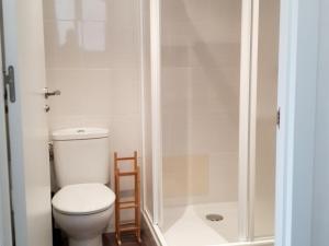 Ένα μπάνιο στο 1 Casual Apartments +18 φωτογραφίες