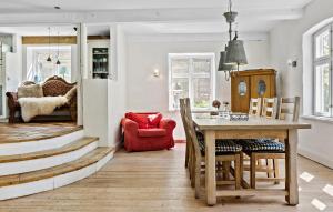 Χώρος καθιστικού στο Cozy Home In Sønderborg With Kitchen