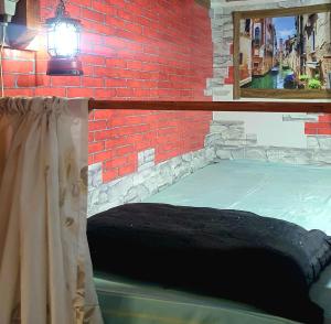 HOSTEL em Itaipuaçu próximo a praia e terminal da rua 01客房内的一张或多张床位