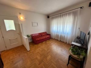 A television and/or entertainment centre at Casa Cornaro - Agenzia Cocal