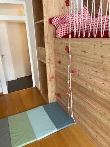 Postel nebo postele na pokoji v ubytování Titlis Lodge Engelberg