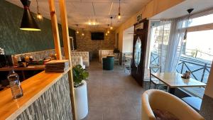 a restaurant with a bar with a table and chairs at Sowica Karpacz in Karpacz