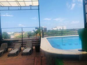Bazén v ubytování Easy Hotel nebo v jeho okolí