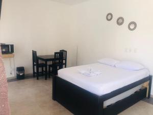 Postel nebo postele na pokoji v ubytování Easy Hotel