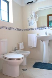 Vonios kambarys apgyvendinimo įstaigoje Casas do Monte
