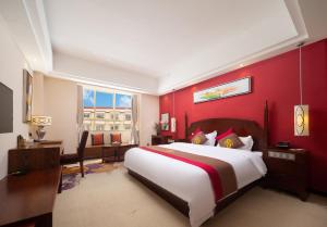 Postel nebo postele na pokoji v ubytování Shangri-La Shu Jin Mu Yun Hotel